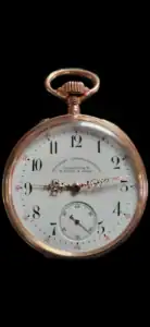 Antike goldene Taschenuhr mit weißem Zifferblatt
